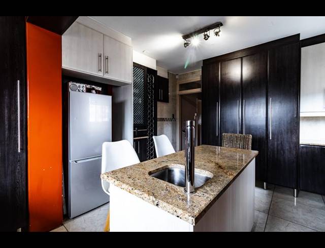 5 BEDROOM HOUSE FOR SALE IN LINMEYER